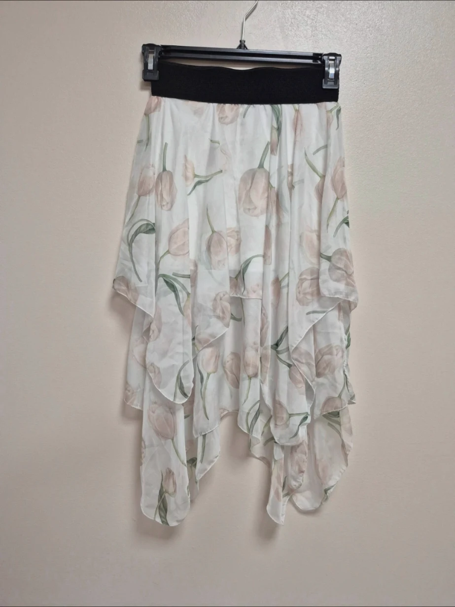 Jupe fluide asymétrique à fleurs Chiaretta – Chiaretta – taille Taille unique