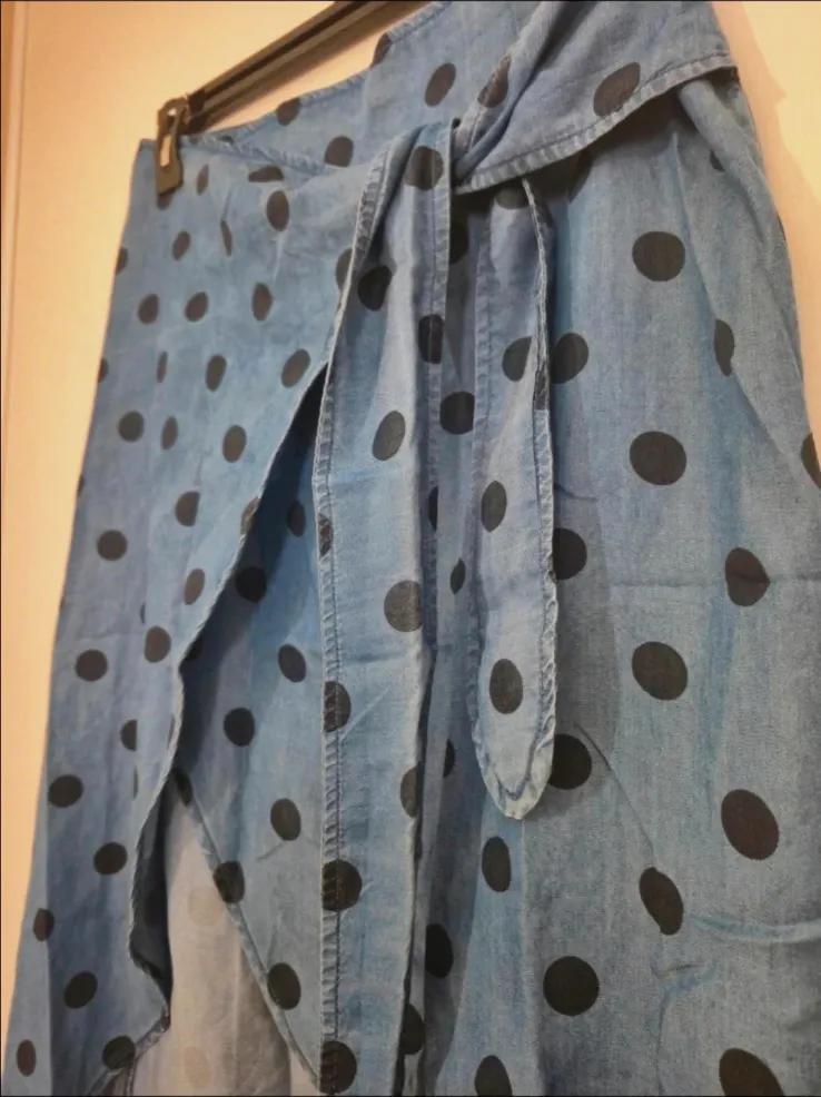 Jupe portefeuille en jean à pois – Mango – taille Taille unique 2