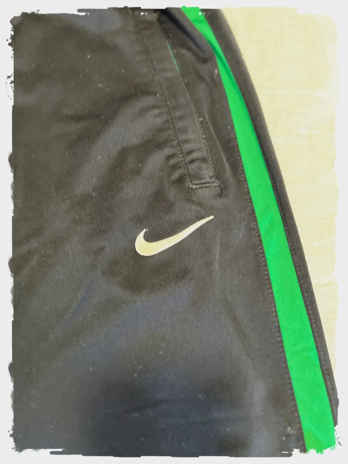 Pantalon Nike noir bande verte - Taille M – Nike – taille M 3