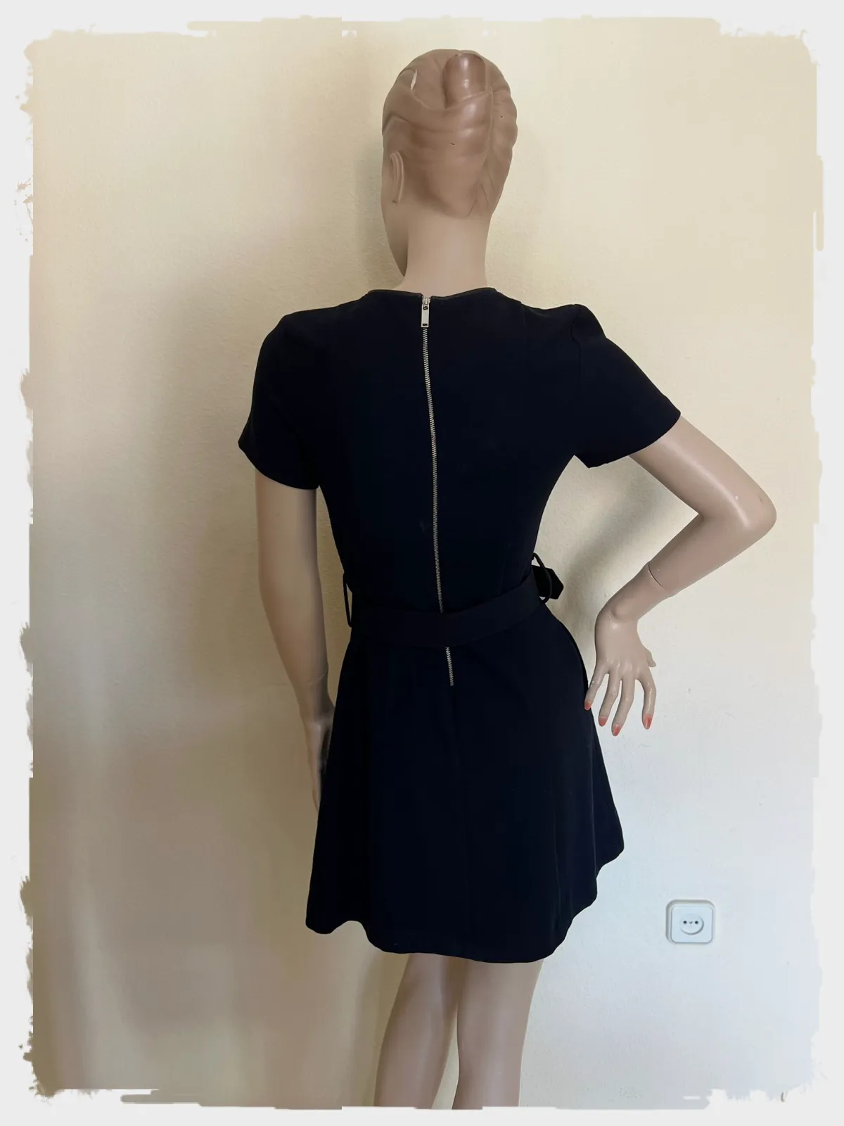 Robe courte noire avec ceinture XS – Zara – taille XS 4