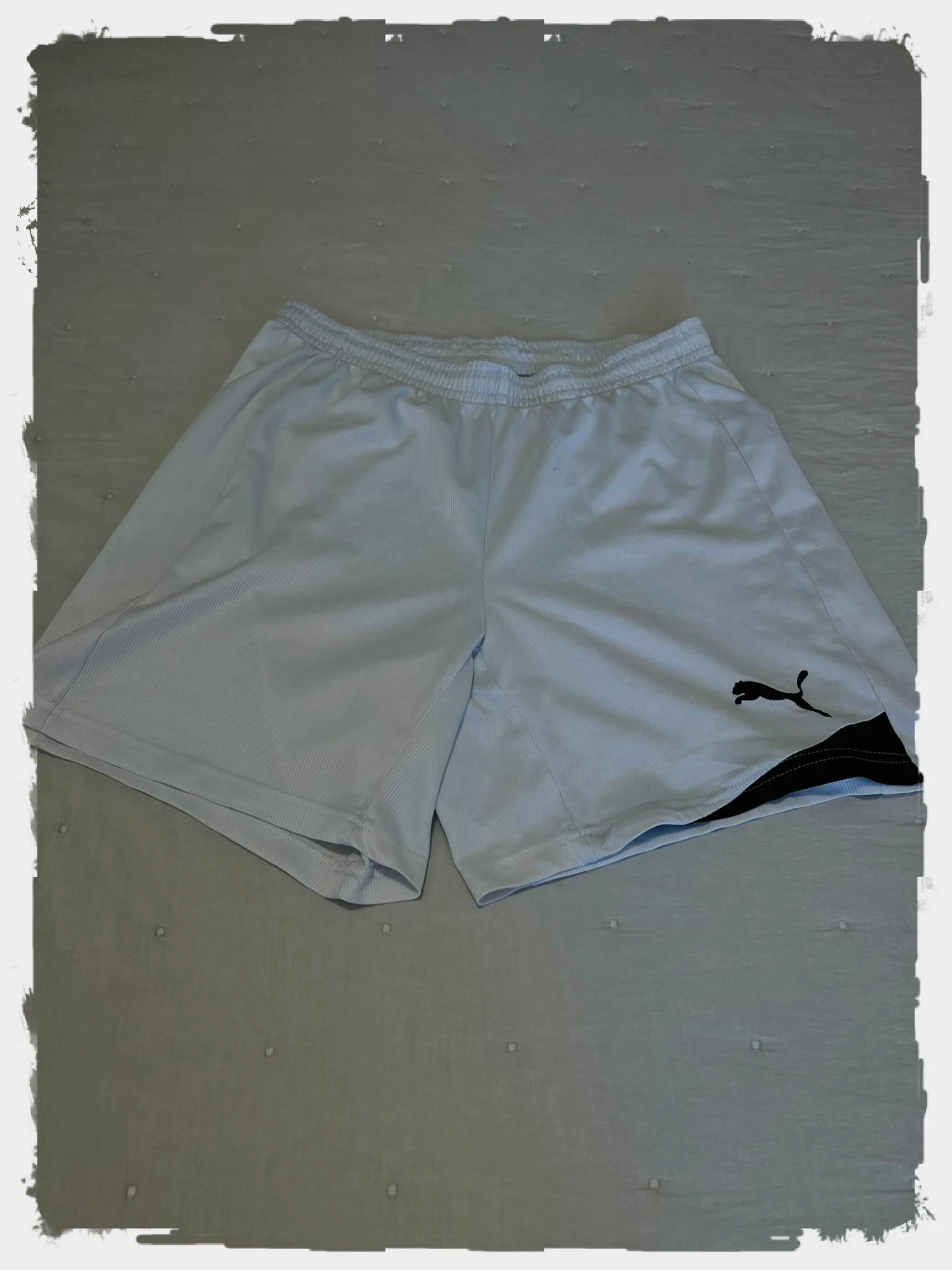 Short de sport Puma blanc et noir