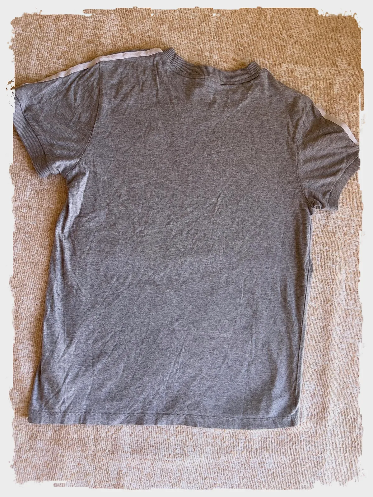 T-shirt Adidas gris à bandes – Adidas – taille S 3