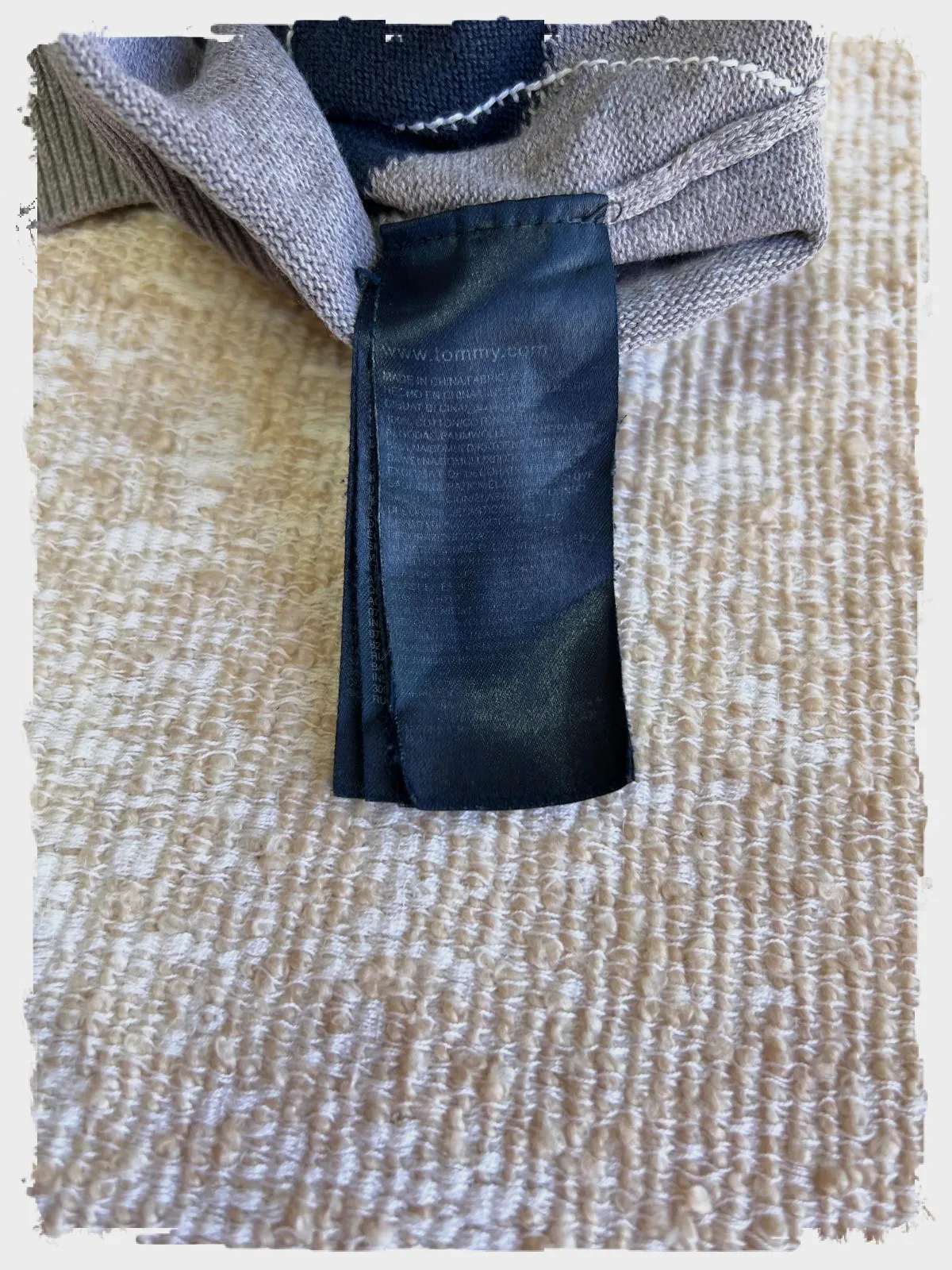 Pull col V Tommy Hilfiger à losanges Argyle – Tommy Hilfiger – taille XL 6