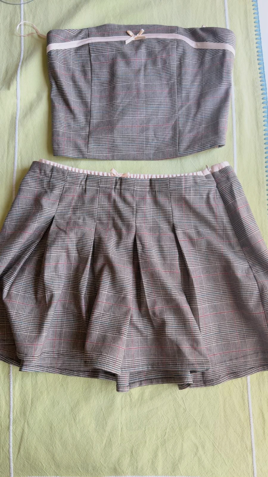 Ensemble bustier + jupe plissée à carreaux