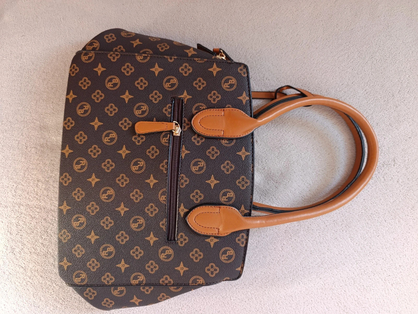 Bolso de mano y hombro estampado marrón | Diseño elegante | Incluye correa ajustable 2