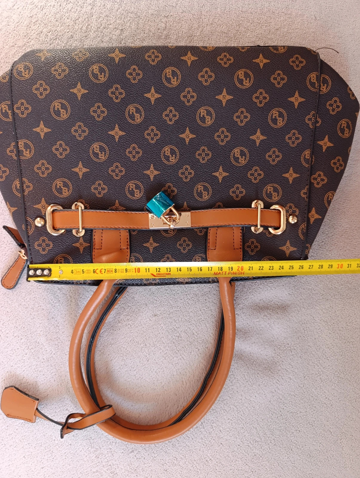 Bolso de mano y hombro estampado marrón | Diseño elegante | Incluye correa ajustable 5