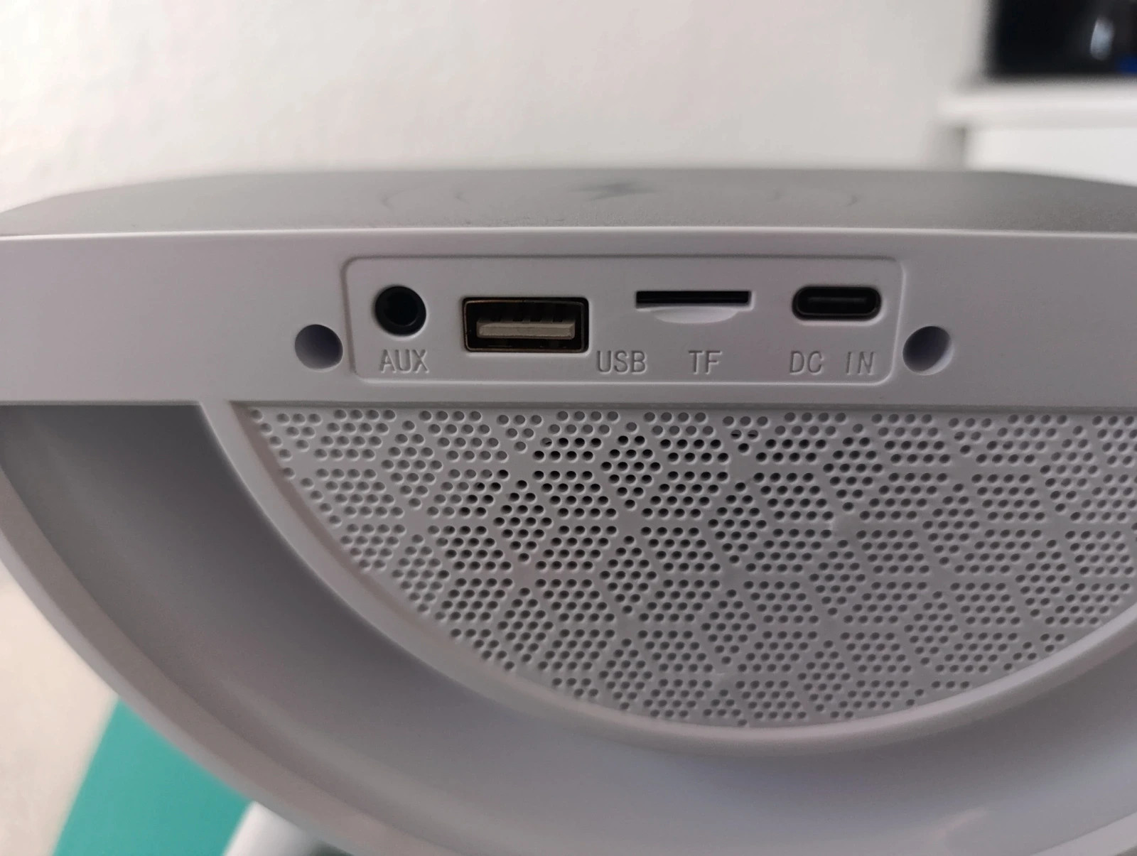 Lámpara LED G Bluetooth Carga Inalámbrica Radio FM Altavoz – led wireless 2
