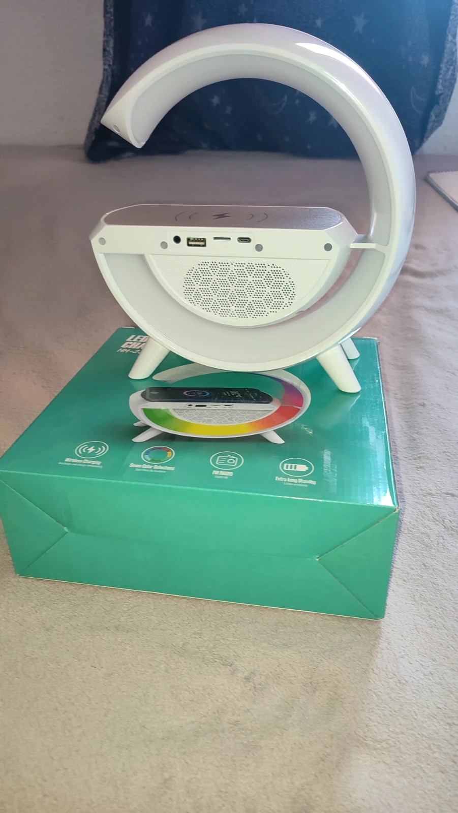Lámpara LED con altavoz Bluetooth y carga inalámbrica – Diseño moderno – ELEGANTE 2