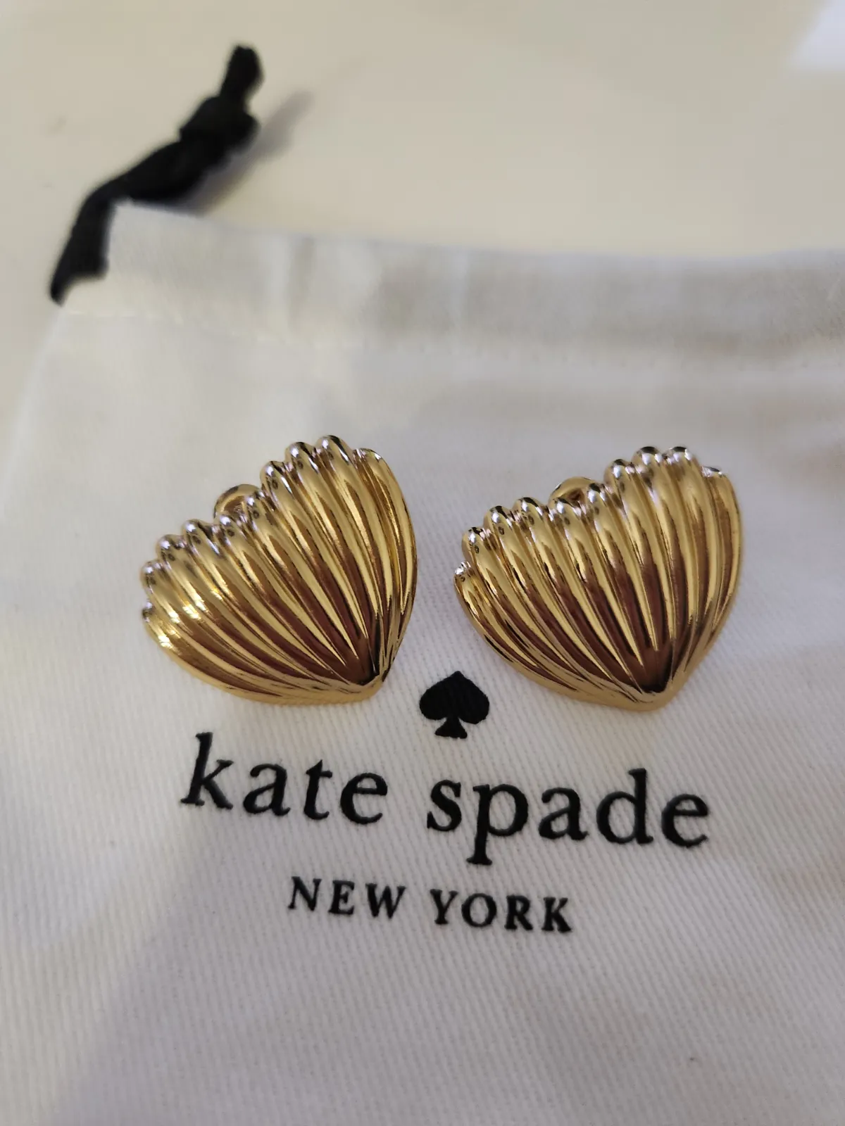 Boucles d'oreilles Kate Spade coquillage doré
