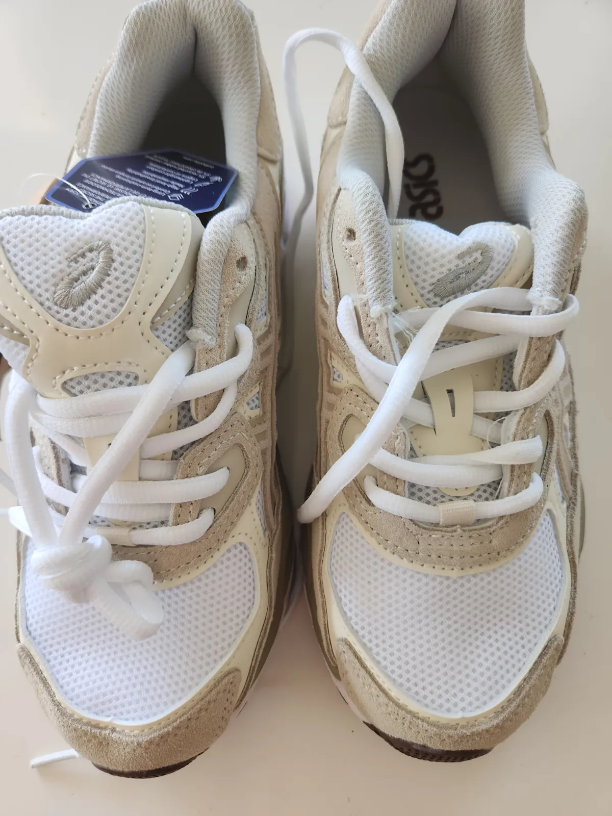 Baskets enfant beige et blanc
