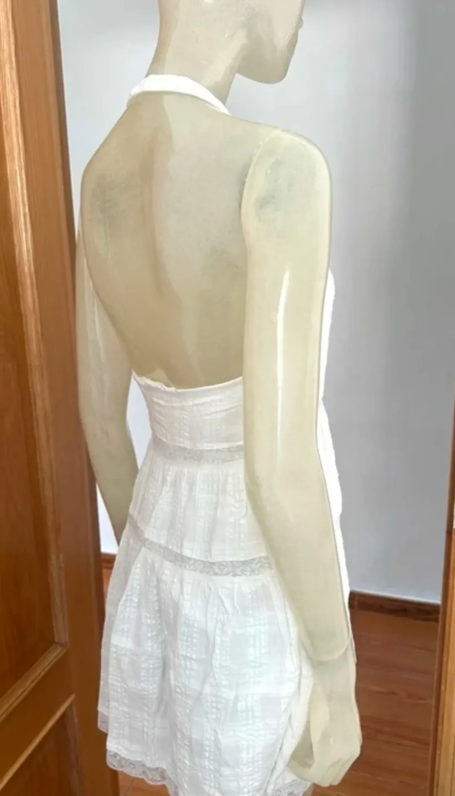 Robe blanche courte dentelle halter 2