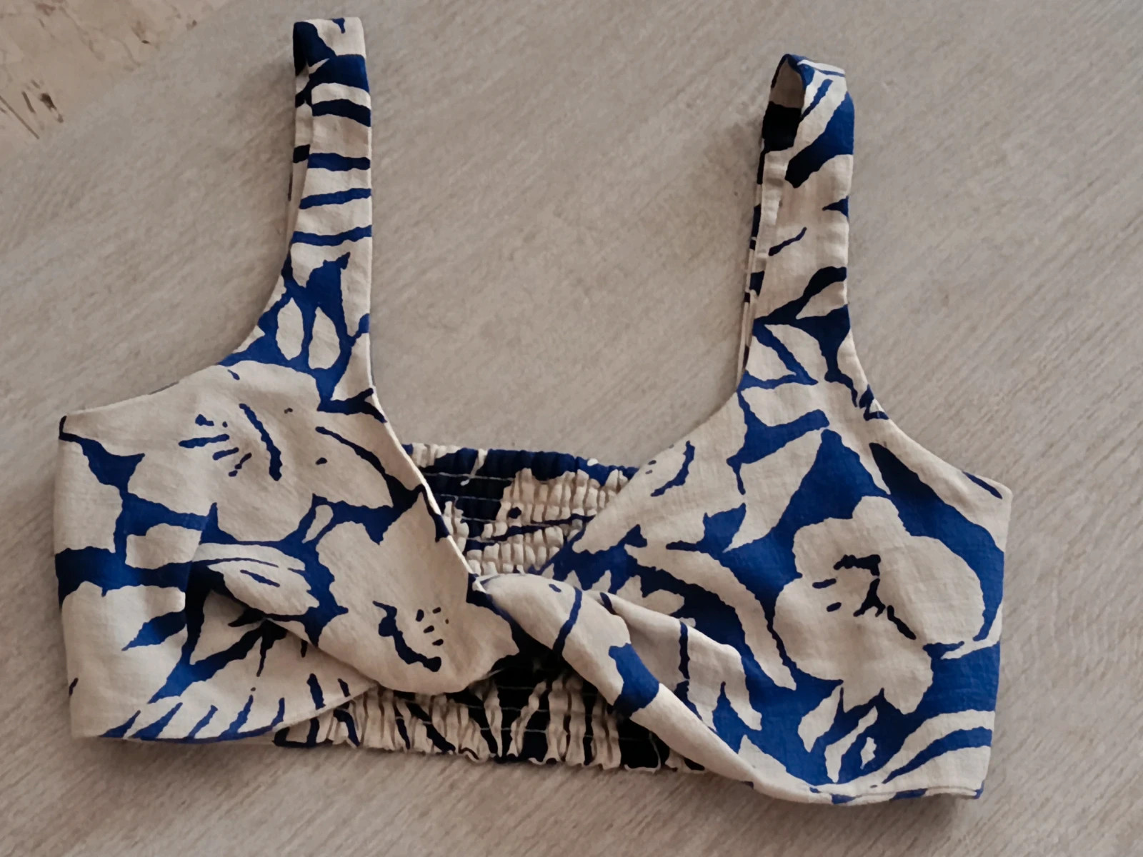 Top corto de lino Oysho con estampado floral azul y beige🔥🔥 – Oysho – taille M / 38 / 10 4