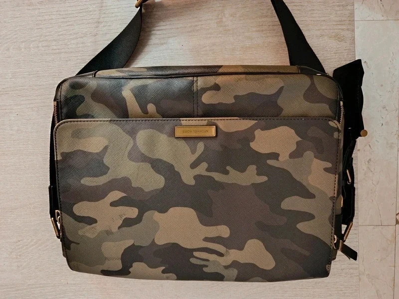 Bandolera Michael Kors Harrison - Piel Saffiano Camuflaje🔥🔥