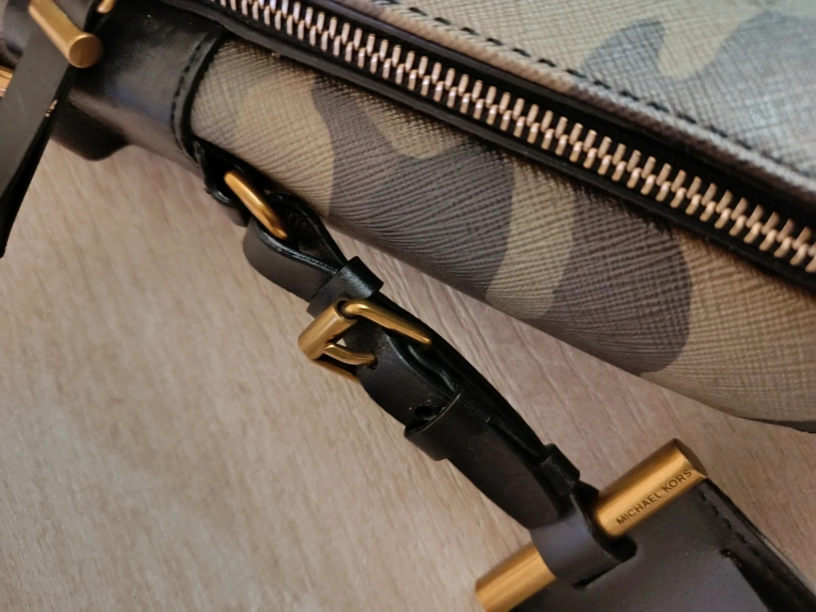 Bandolera Michael Kors Harrison - Piel Saffiano Camuflaje🔥🔥 – Michael Kors 3