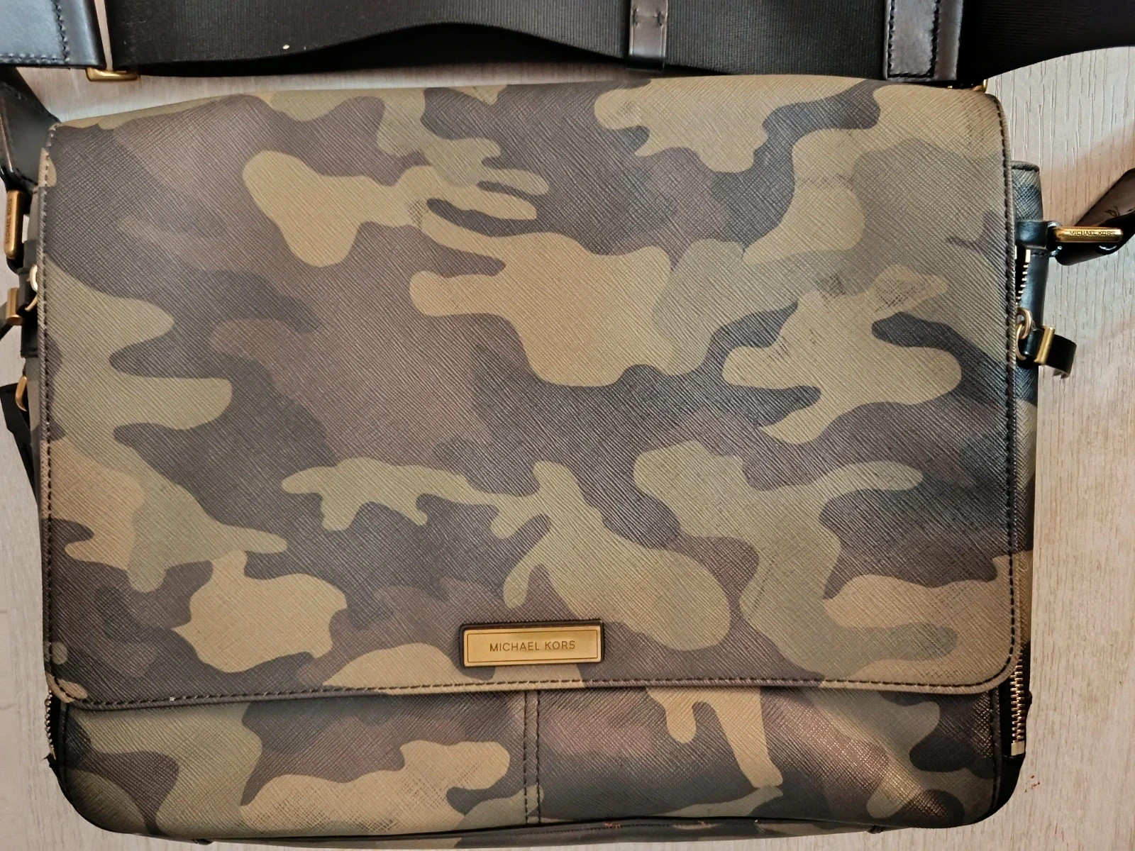 Bandolera Michael Kors Harrison - Piel Saffiano Camuflaje🔥🔥 – Michael Kors 5