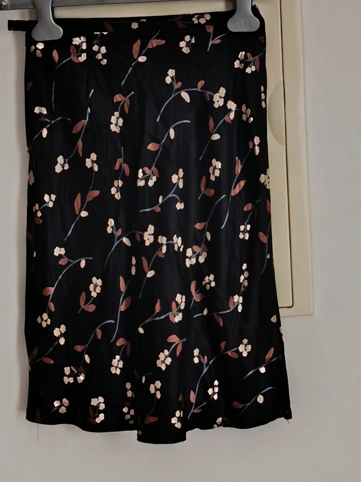 Falda Niña Benetton, Elegante Estampado Floral satinada Talla 8_9 años🔥🔥