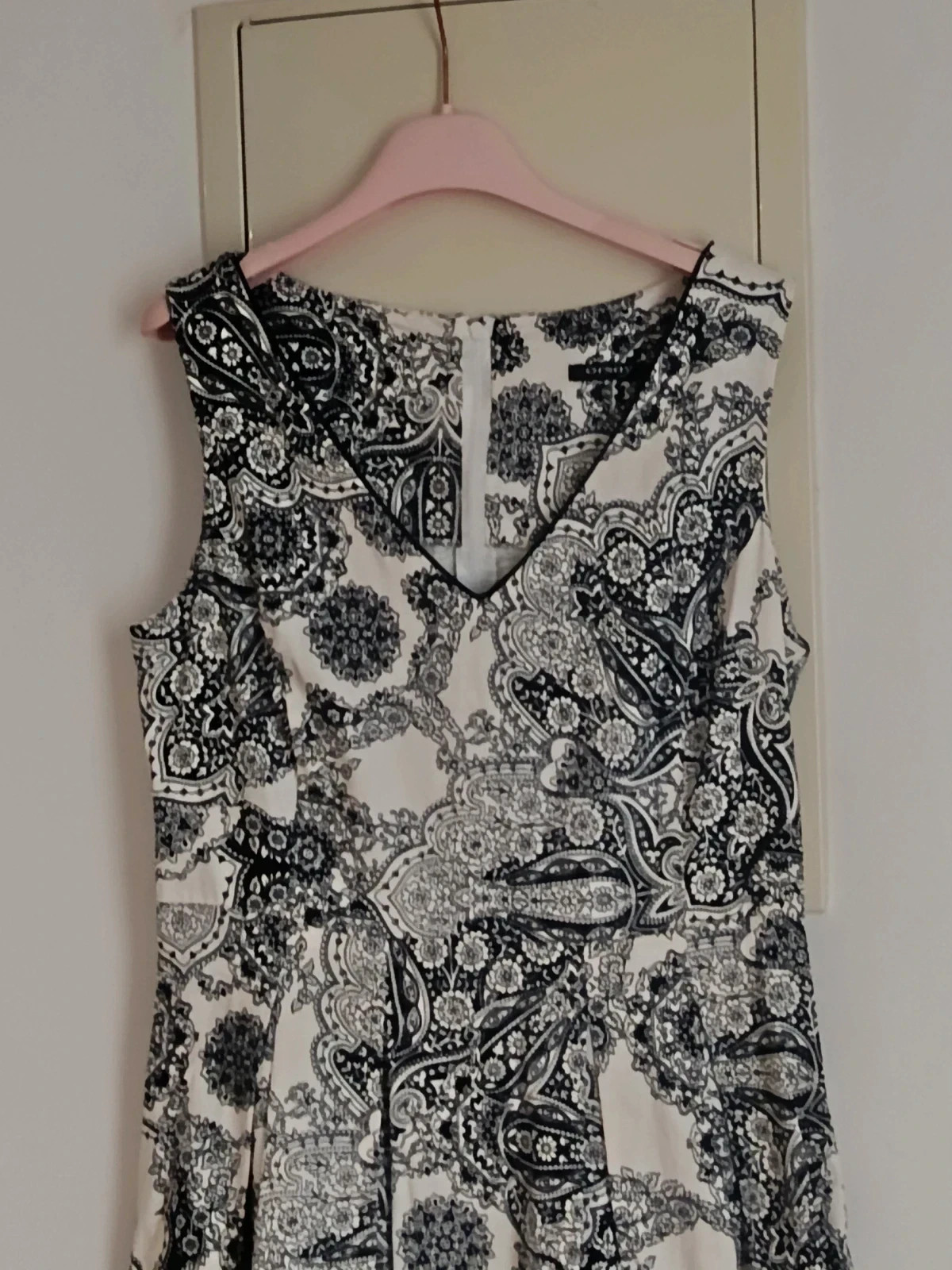 Vestido Orsay Estampado Paisley y Mandalas - Elegancia en Blanco y Negro🔥🔥 – ORSAY – taille M / 38 / 10 2