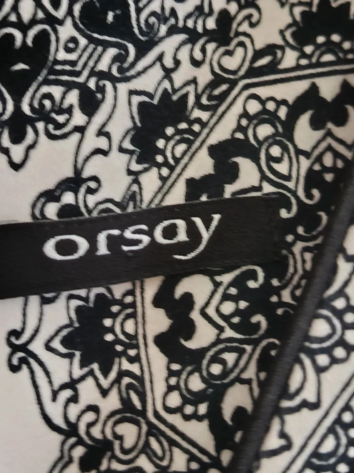 Vestido Orsay Estampado Paisley y Mandalas - Elegancia en Blanco y Negro🔥🔥 – ORSAY – taille M / 38 / 10 3