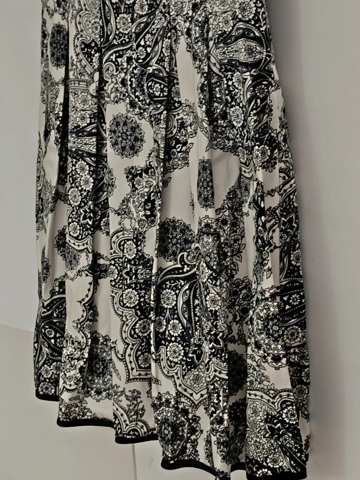 Vestido Orsay Estampado Paisley y Mandalas - Elegancia en Blanco y Negro🔥🔥 – ORSAY – taille M / 38 / 10 4