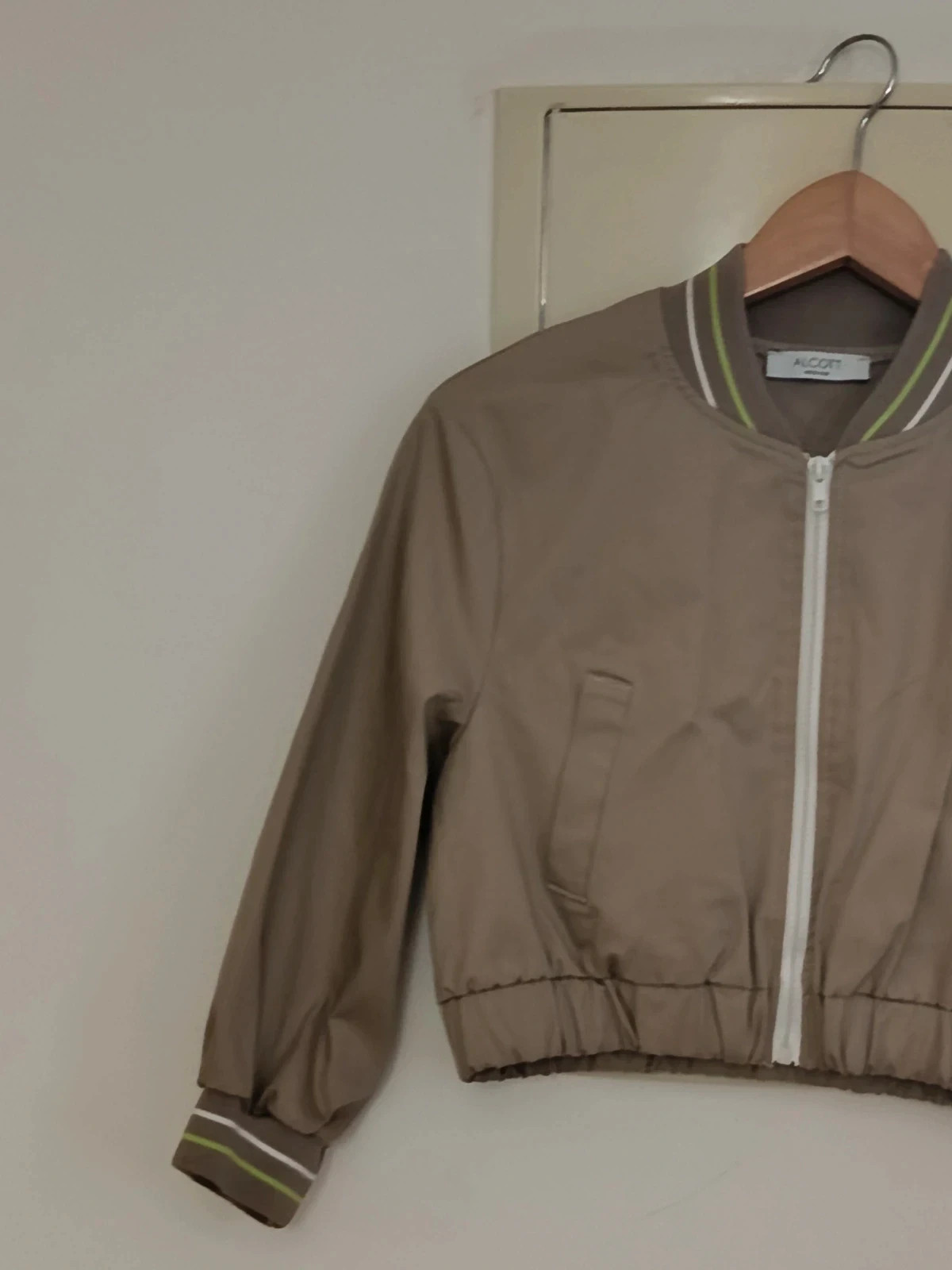 Cazadora bomber cropped beige Alcott 🔥🔥Talla M – Alcott – taille M / 38 / 10 2