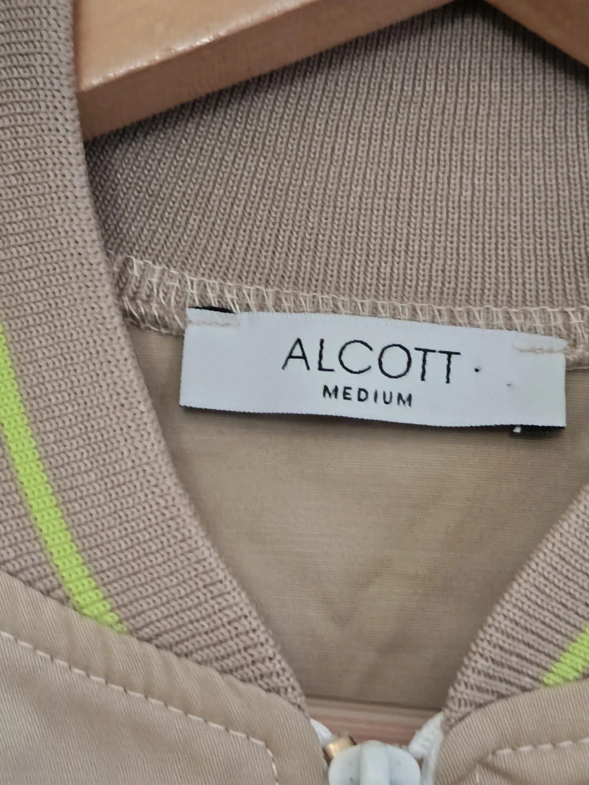 Cazadora bomber cropped beige Alcott 🔥🔥Talla M – Alcott – taille M / 38 / 10 3
