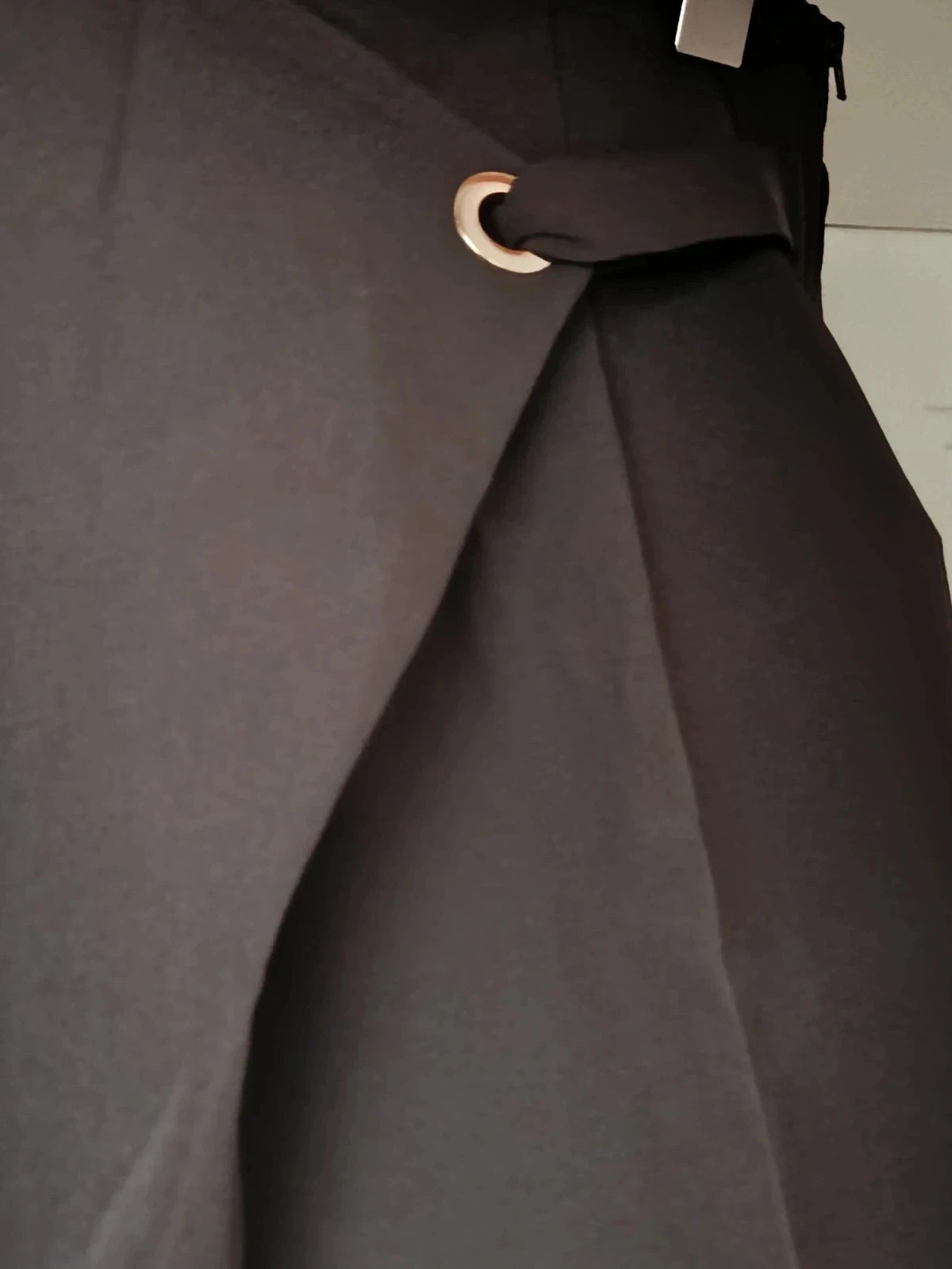 Pantalón Negro de Diseño Cruzado y Ojal Metálico🔥🔥 – Axel Concept – taille M / 38 / 10 2