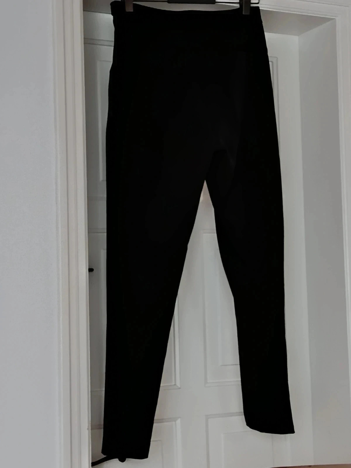 Pantalón Negro de Diseño Cruzado y Ojal Metálico🔥🔥 – Axel Concept – taille M / 38 / 10 4