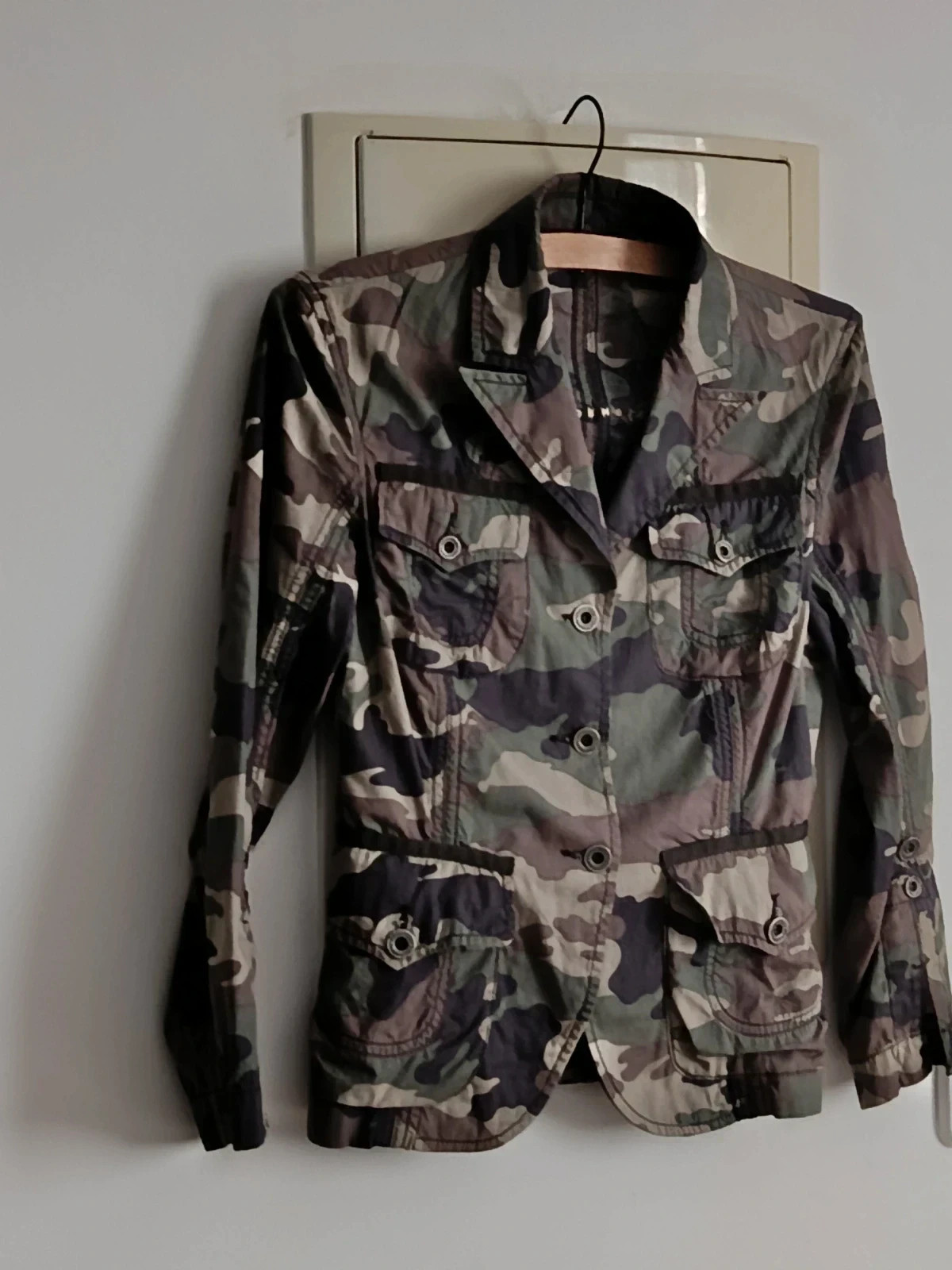 Chaqueta Camuflaje Richmond Estilo Militar con un toque Glam🔥🔥 – Richmond – taille S / 36 / 8 2