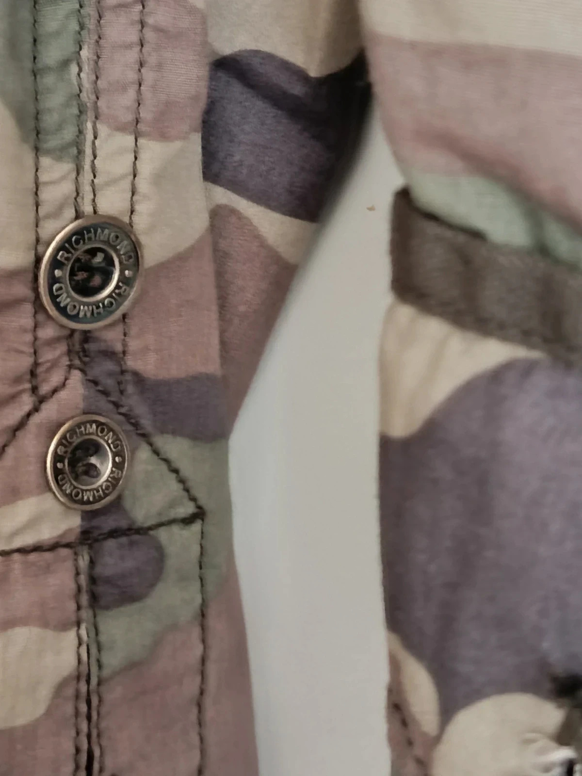Chaqueta Camuflaje Richmond Estilo Militar con un toque Glam🔥🔥 – Richmond – taille S / 36 / 8 5