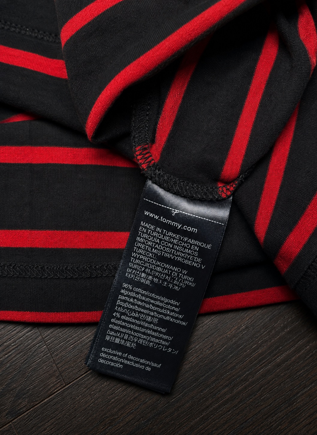 T-shirt rayé noir et rouge Tommy Hilfiger – Tommy Hilfiger – taille S 4