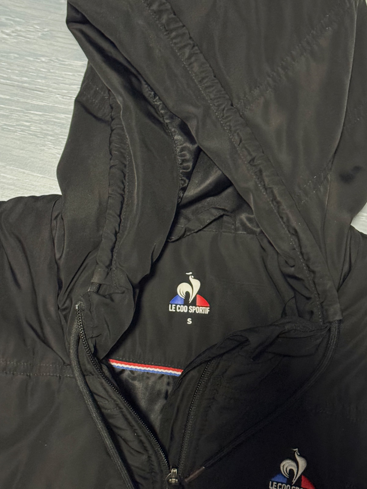 Doudoune à capuche noire Le Coq Sportif taille S – Le Coq Sportif – taille S 4