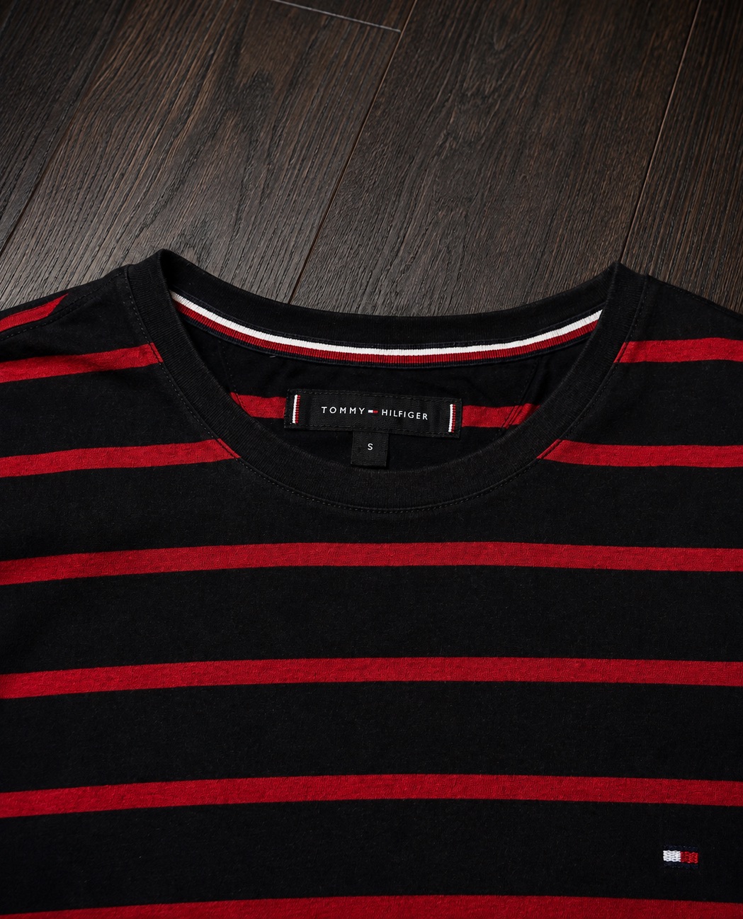 T-shirt rayé noir et rouge Tommy Hilfiger – Tommy Hilfiger – taille S 3
