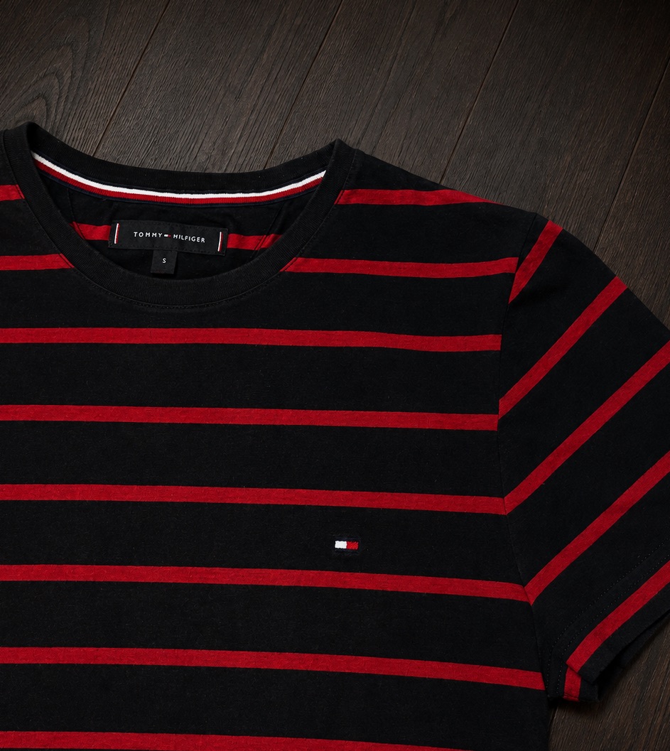 T-shirt rayé noir et rouge Tommy Hilfiger – Tommy Hilfiger – taille S 2