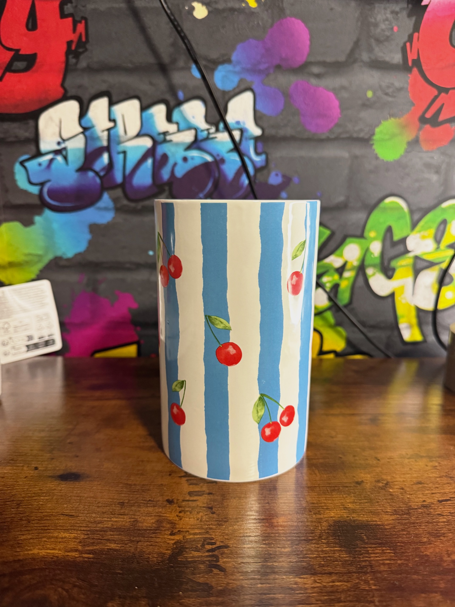 Vase en céramique à rayures et cerises – Declic'Home