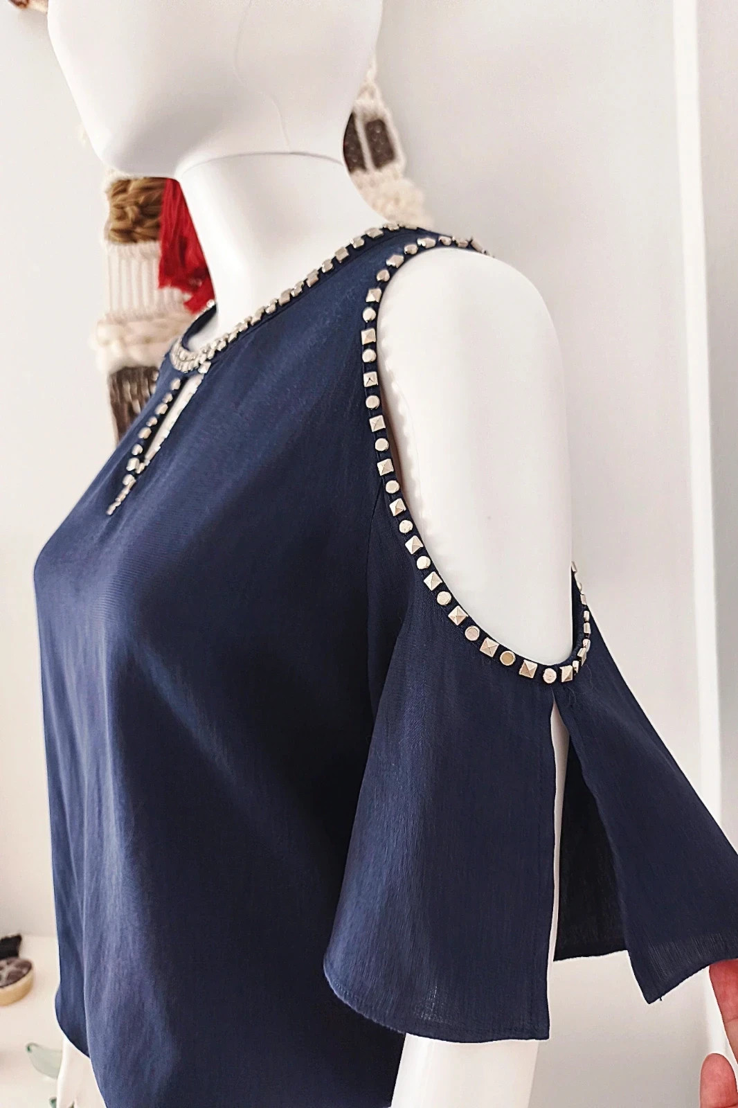 Blusa Fluida Tachuelas con hombros descubiertos by Amy Lou – Amy Lou – taille M / 38 / 10 4