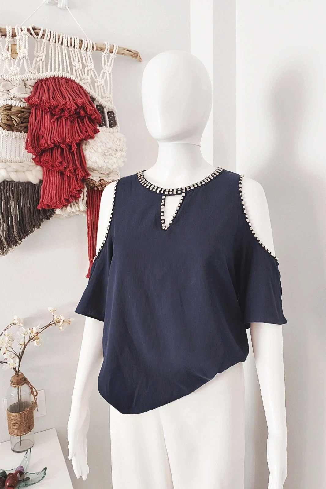 Blusa Fluida Tachuelas con hombros descubiertos by Amy Lou – Amy Lou – taille M / 38 / 10