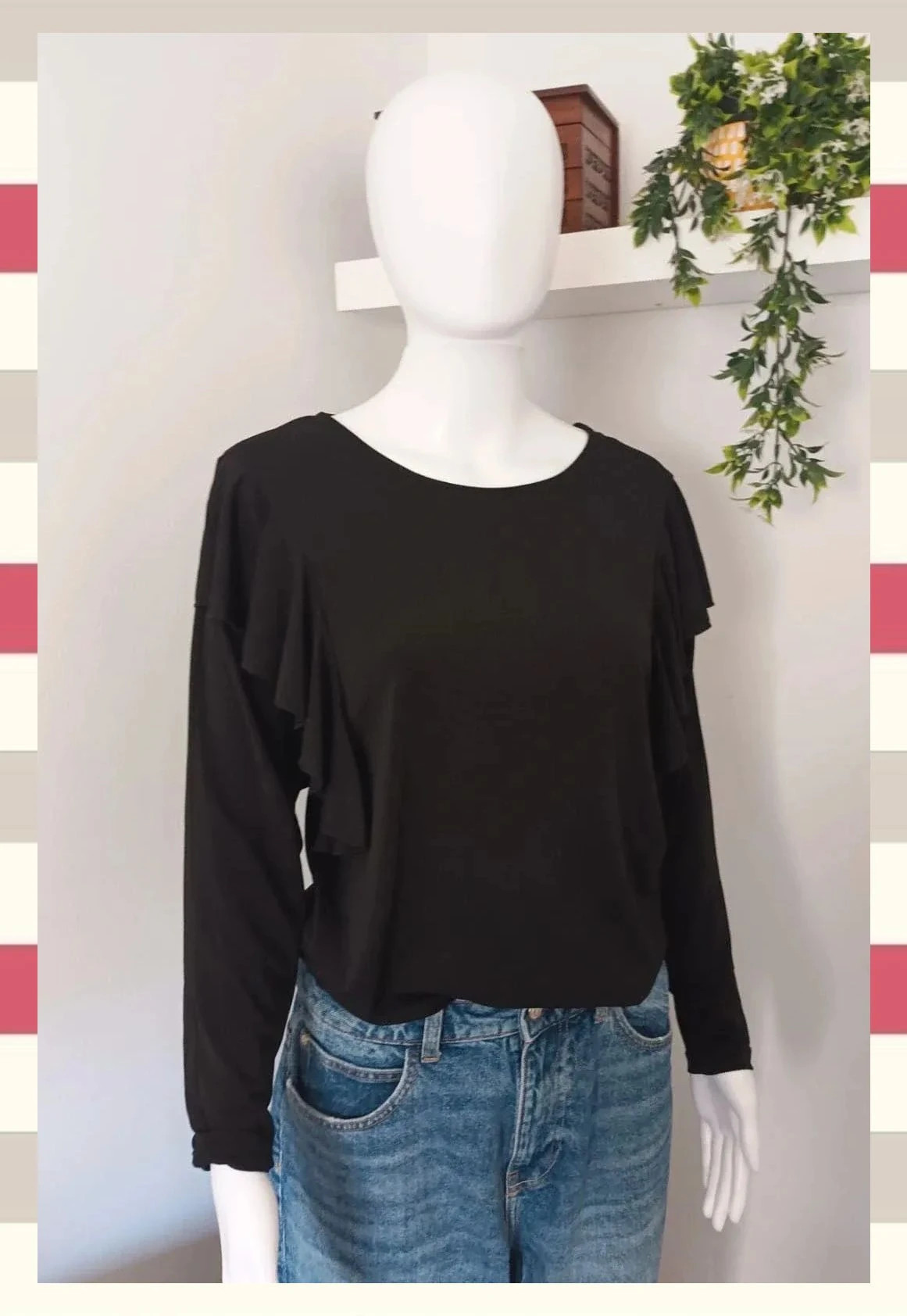 Elegante Blusa Negra con Volantes – Happy Holly – taille M / 38 / 10