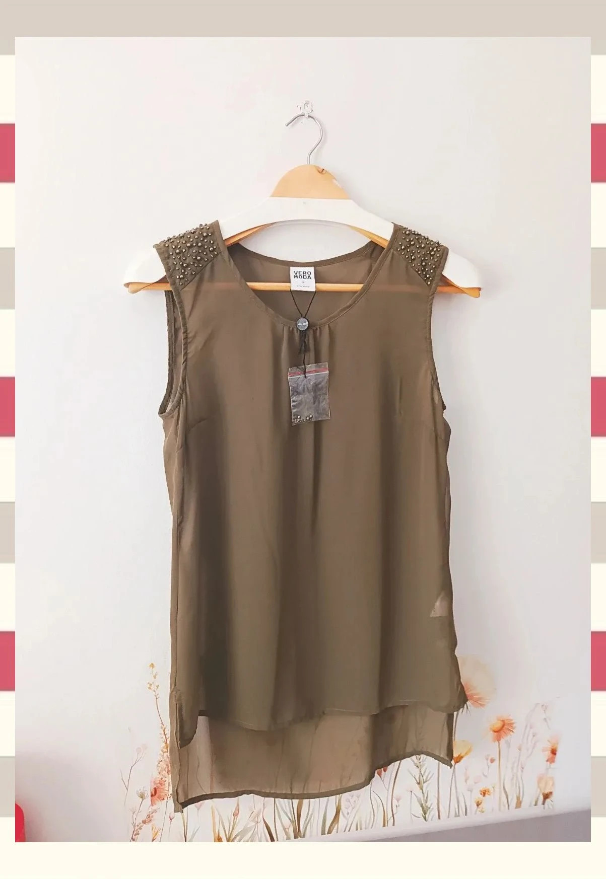 Top sin Mangas Verde Oliva Con Abalorios By Vero Moda T.S
