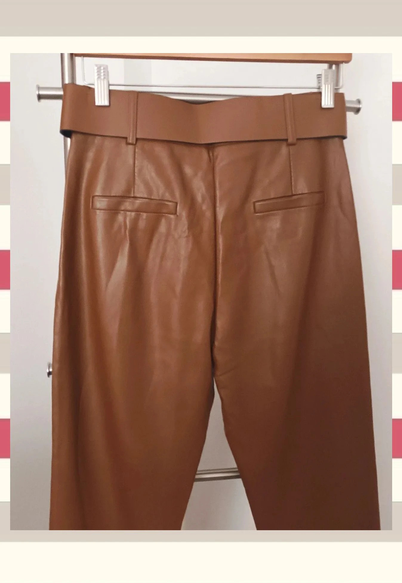 Precioso pantalon efecto cuero Marca May by shining star – May By Shining Star – taille M / 38 / 10 3