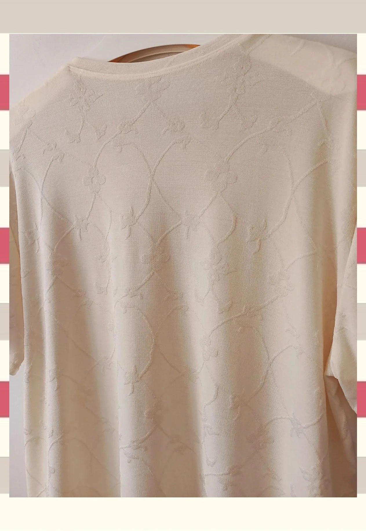 Camiseta texturizada con relieve floral en Blanco Roto T.44/46 – Vintage Boutique – taille XXXL / 46 / 18 5