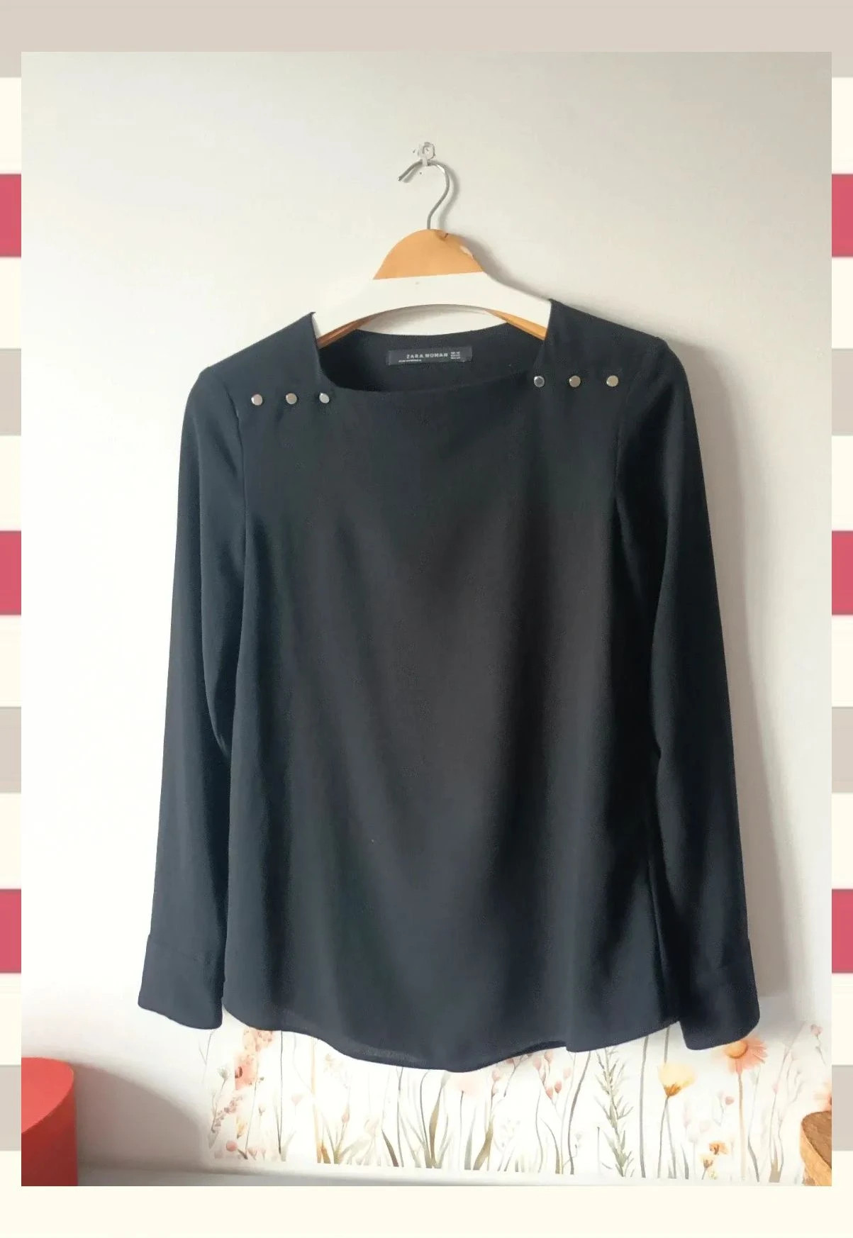 Blusa negra con detalles metálicos Zara Woman T.XS Como nueva