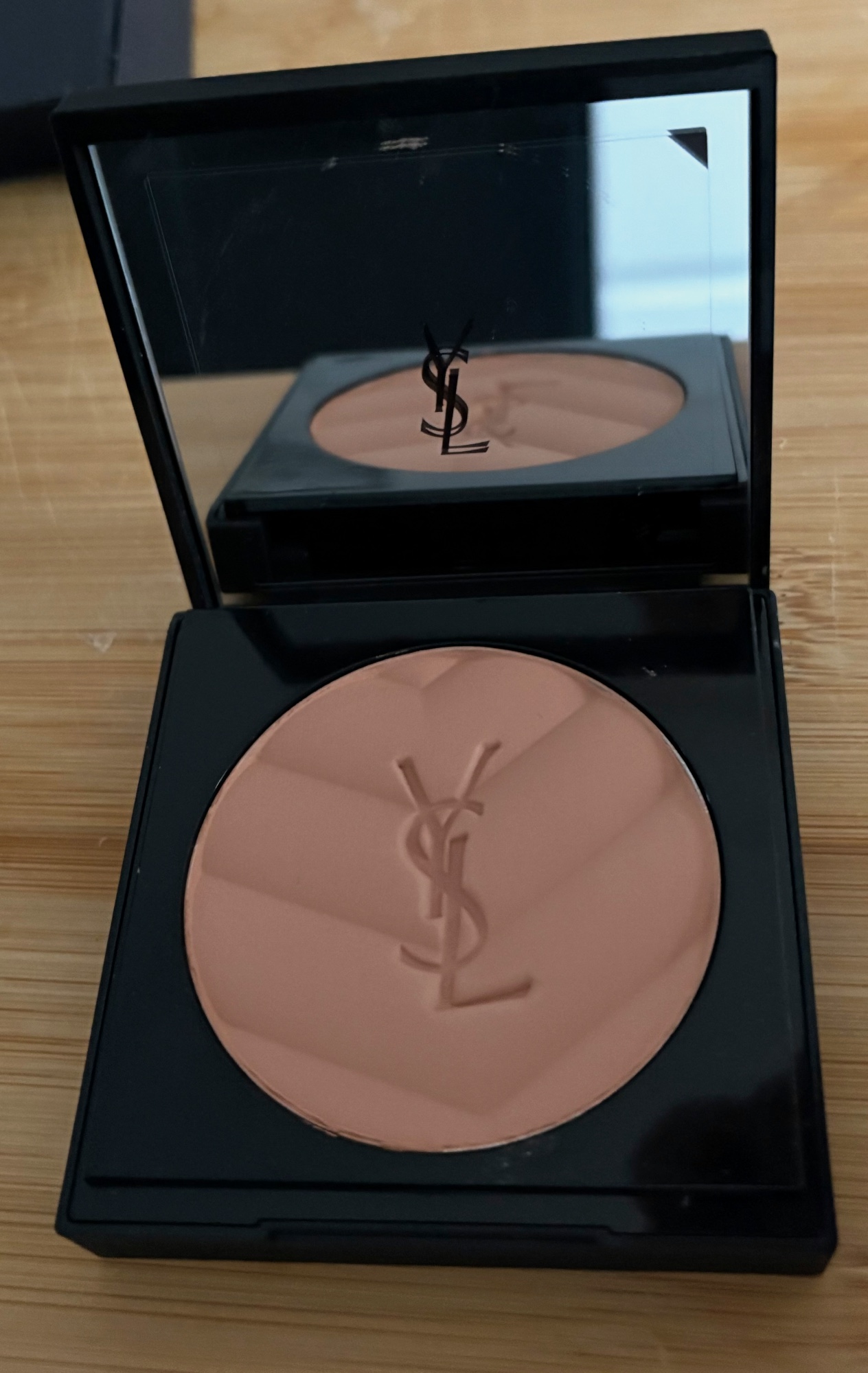 Poudre Bronzante YSL All Hours Hyper Bronze - Teinte 01 Light Sepia