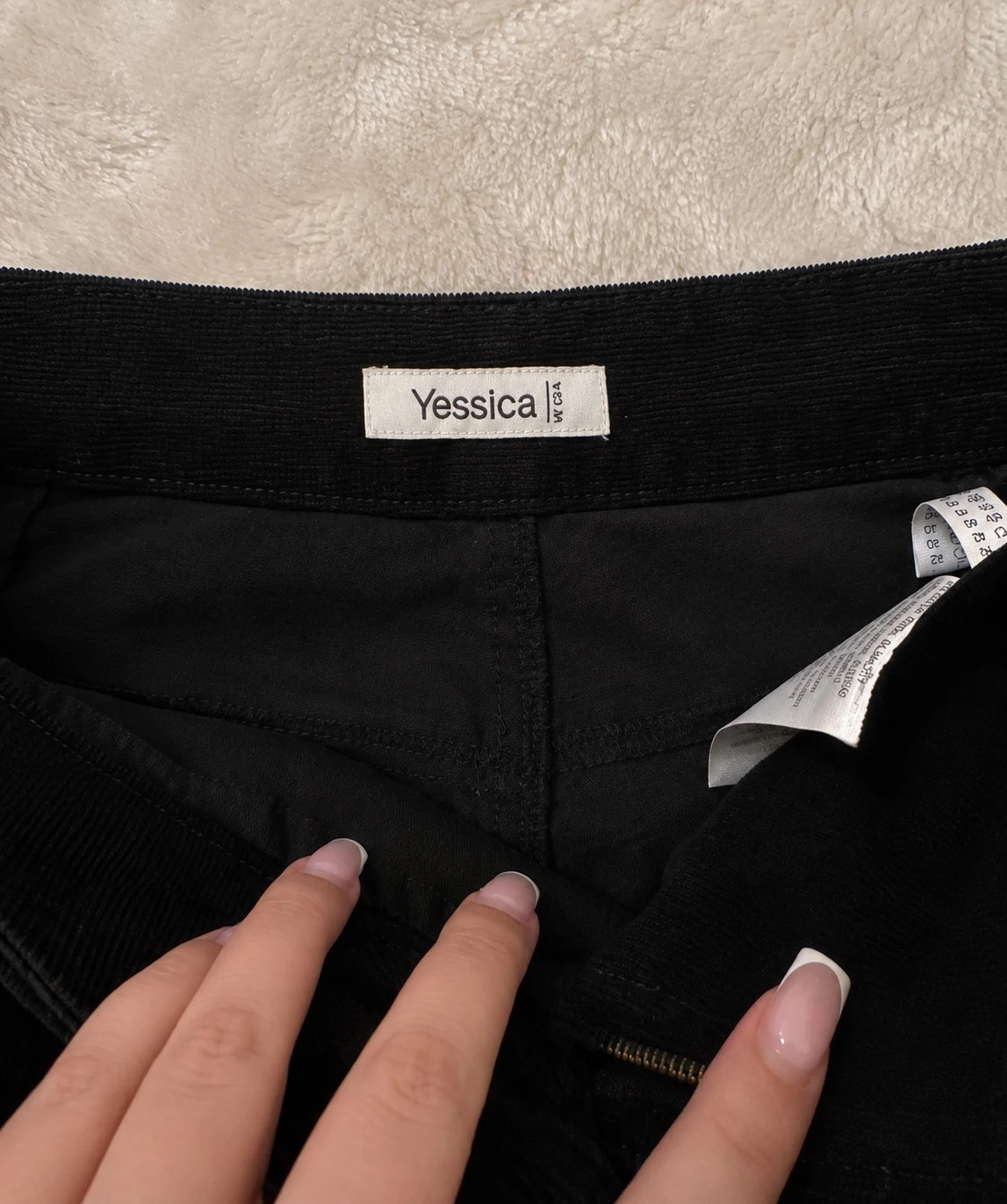 Jupe courte noire en velours côtelé Yessica - Taille 42 - neuve – C&A – taille 42 3