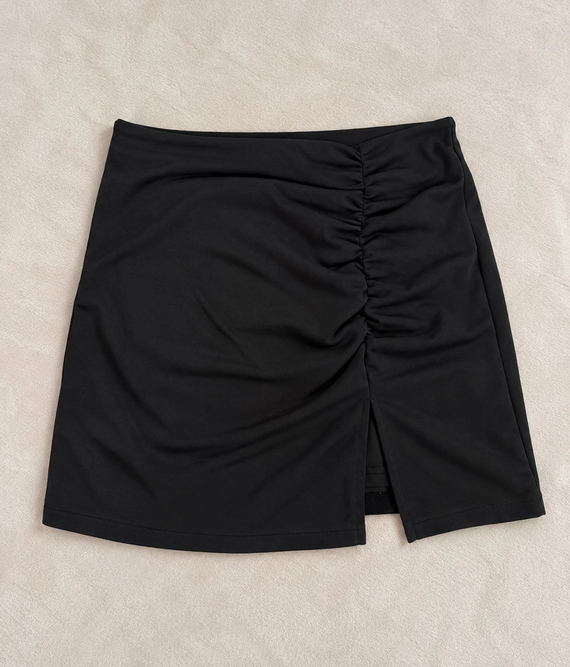 Jupe courte noire froncée fendue SHEIN - Taille L – Shein – taille L 2