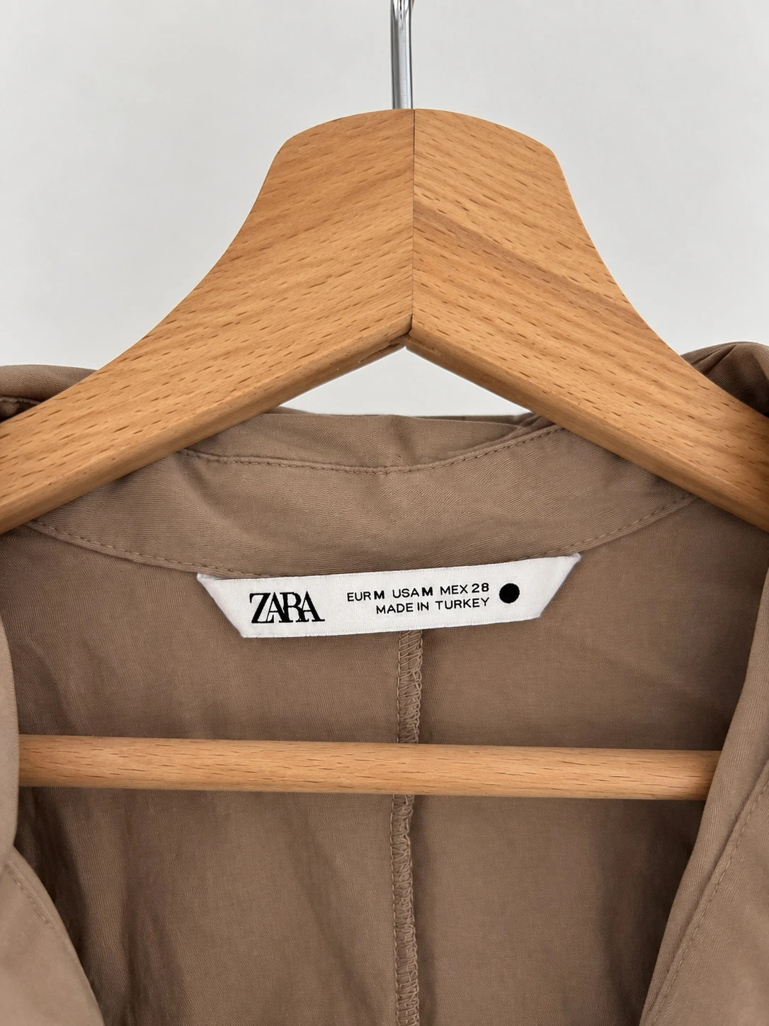 Blouse Zara beige/taupe à détail torsadé – Taille M – Zara – taille M 3
