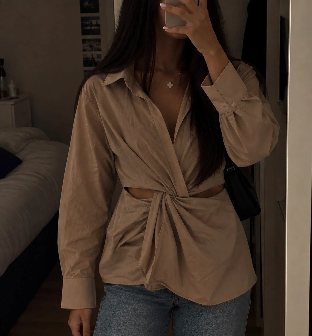 Blouse Zara beige/taupe à détail torsadé – Taille M