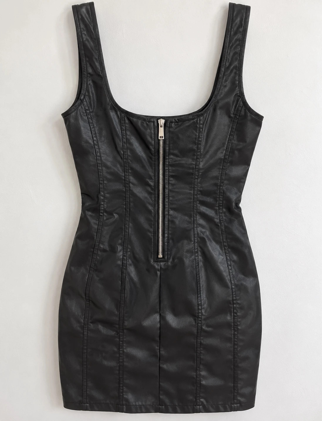Robe courte Bershka noire effet cuir – Taille M – Bershka – taille M / 38 / 10 3