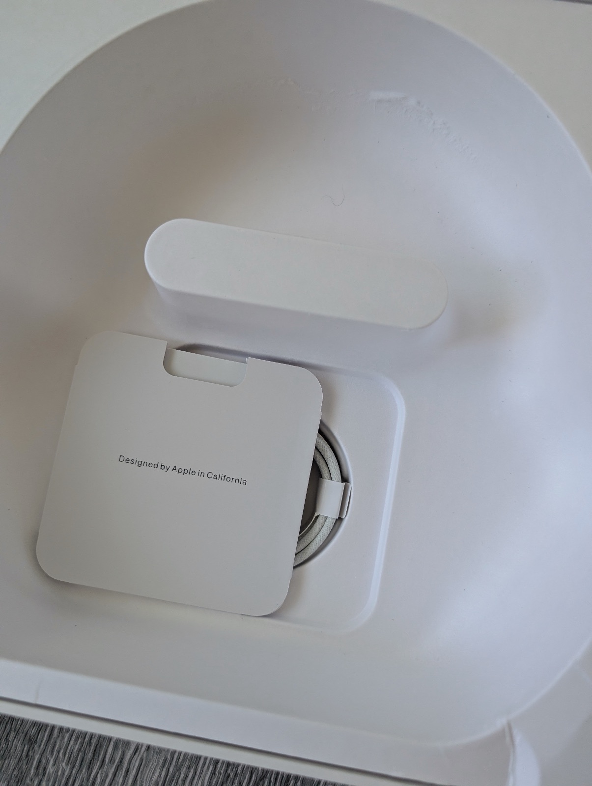 AirPods max starlight  – Apple 7
