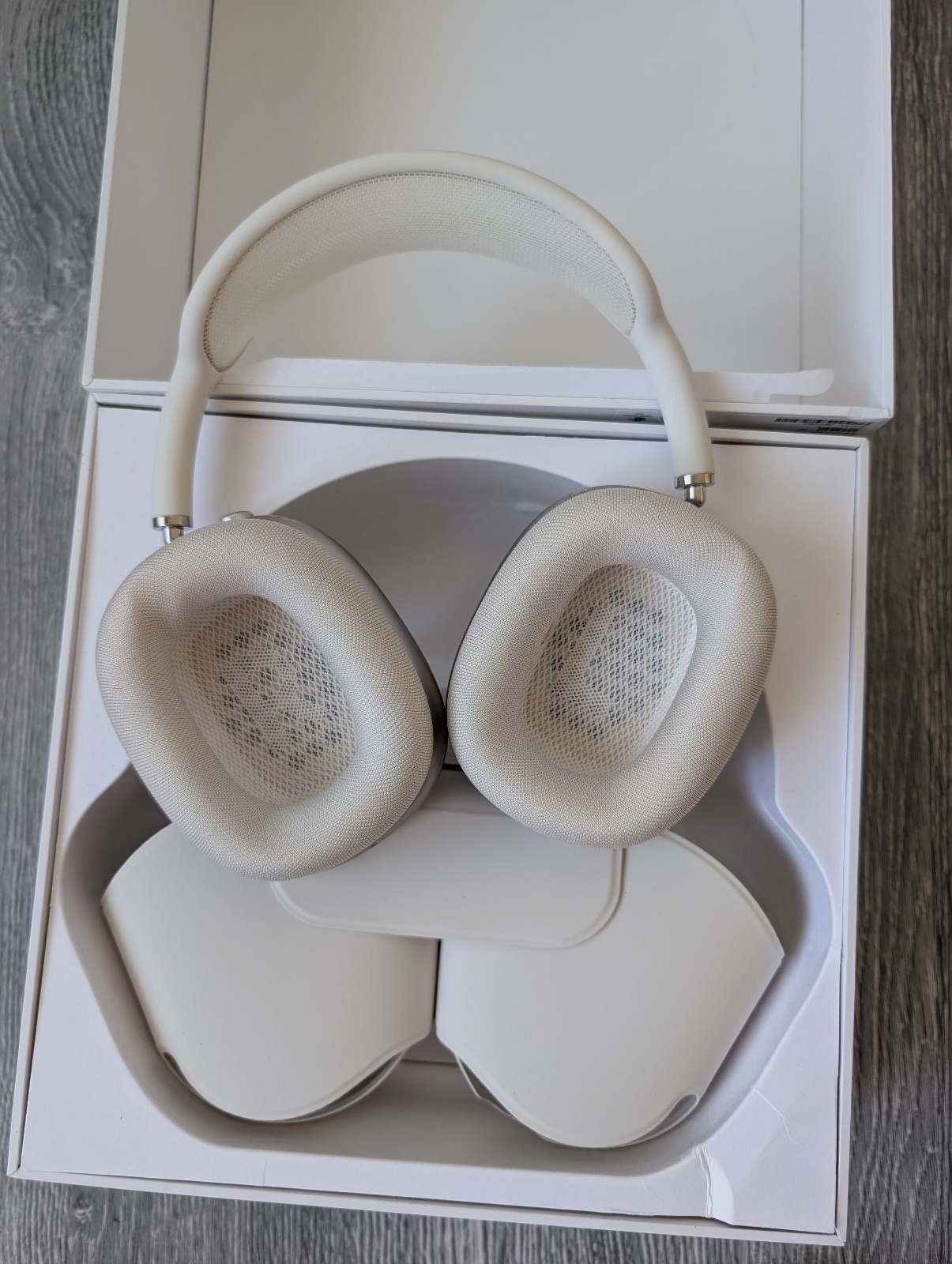 AirPods max starlight  – Apple 5