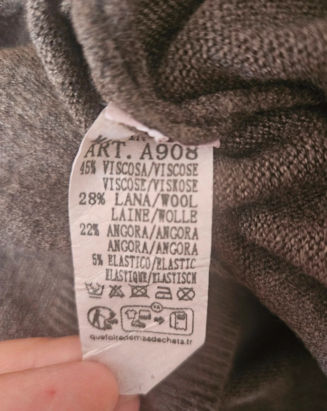 Pull col V Iconic - 22% angora - TU 36 au 42 - Made in ltaly – Made in ltaly – taille L / 40 / 12 2